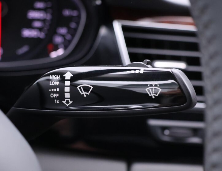 Audi A8 Sedan / Limuzína 4,2 l 273 kw