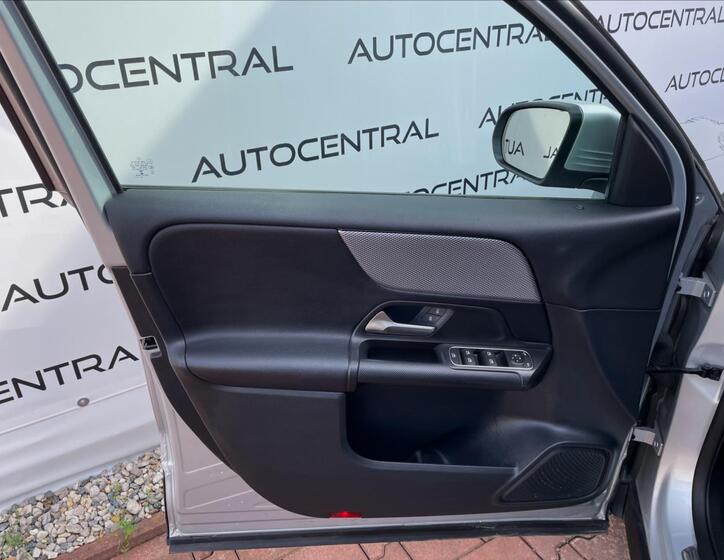 Mercedes-Benz GLB 21