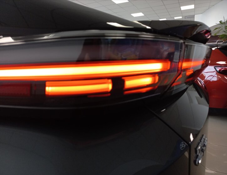 Toyota C-HR CUV / Crossover 0,0 252 kw