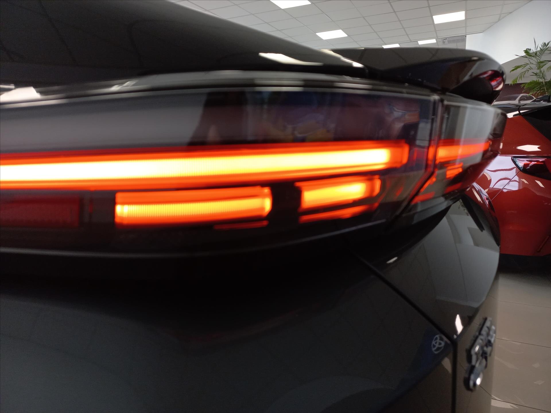 Toyota C-HR CUV / Crossover 0,0 252 kw