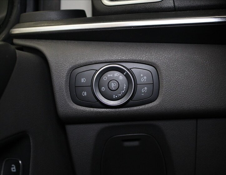 Ford Tourneo Custom MPV 2,0 l 136 kw