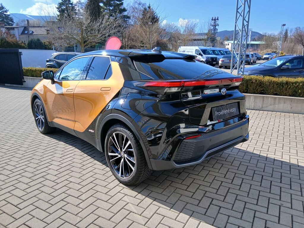 Toyota C-HR SUV / Terénní 2,0 l 112 kw