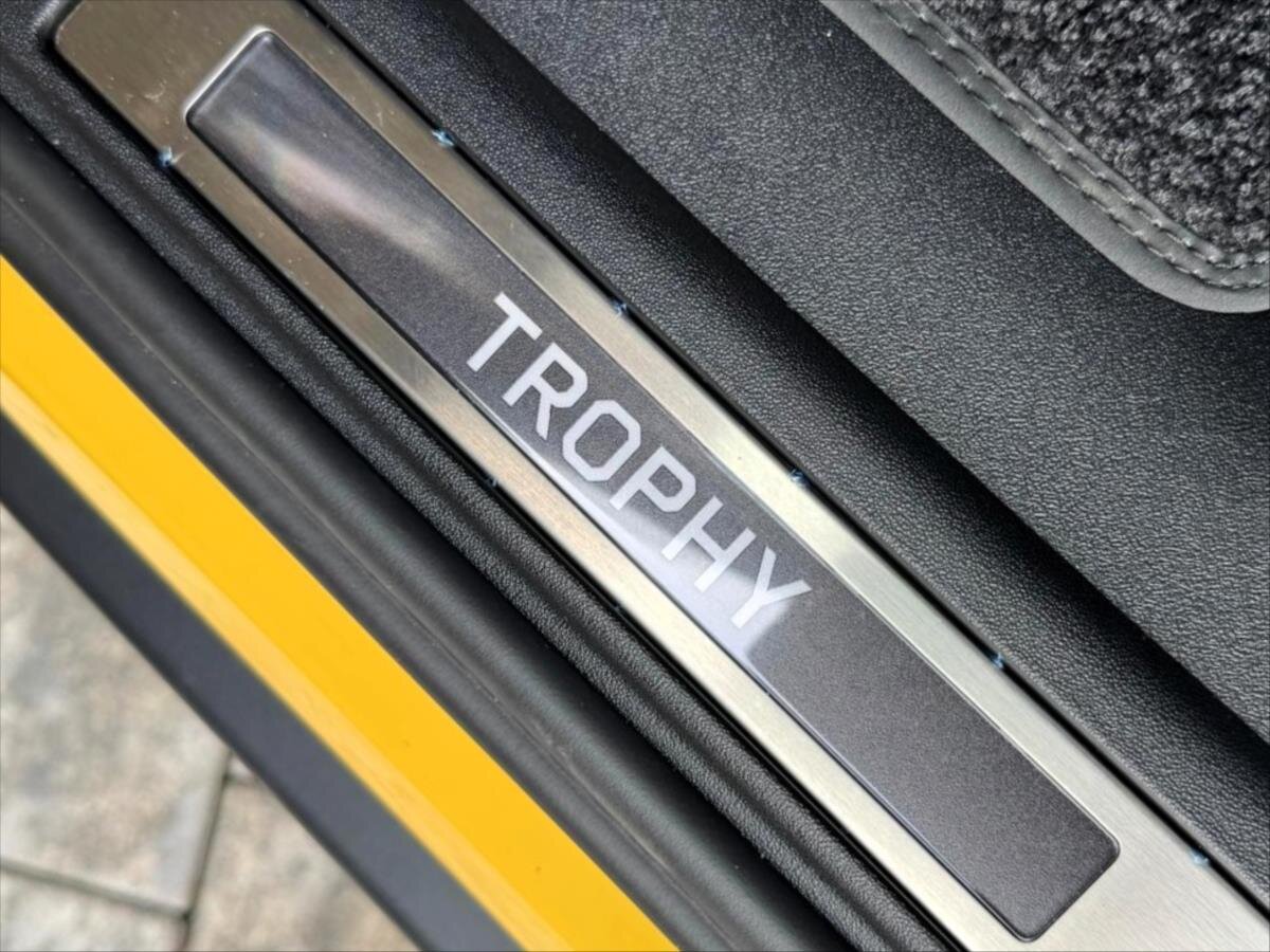 Land Rover Defender SUV 3,0 l 257 kw