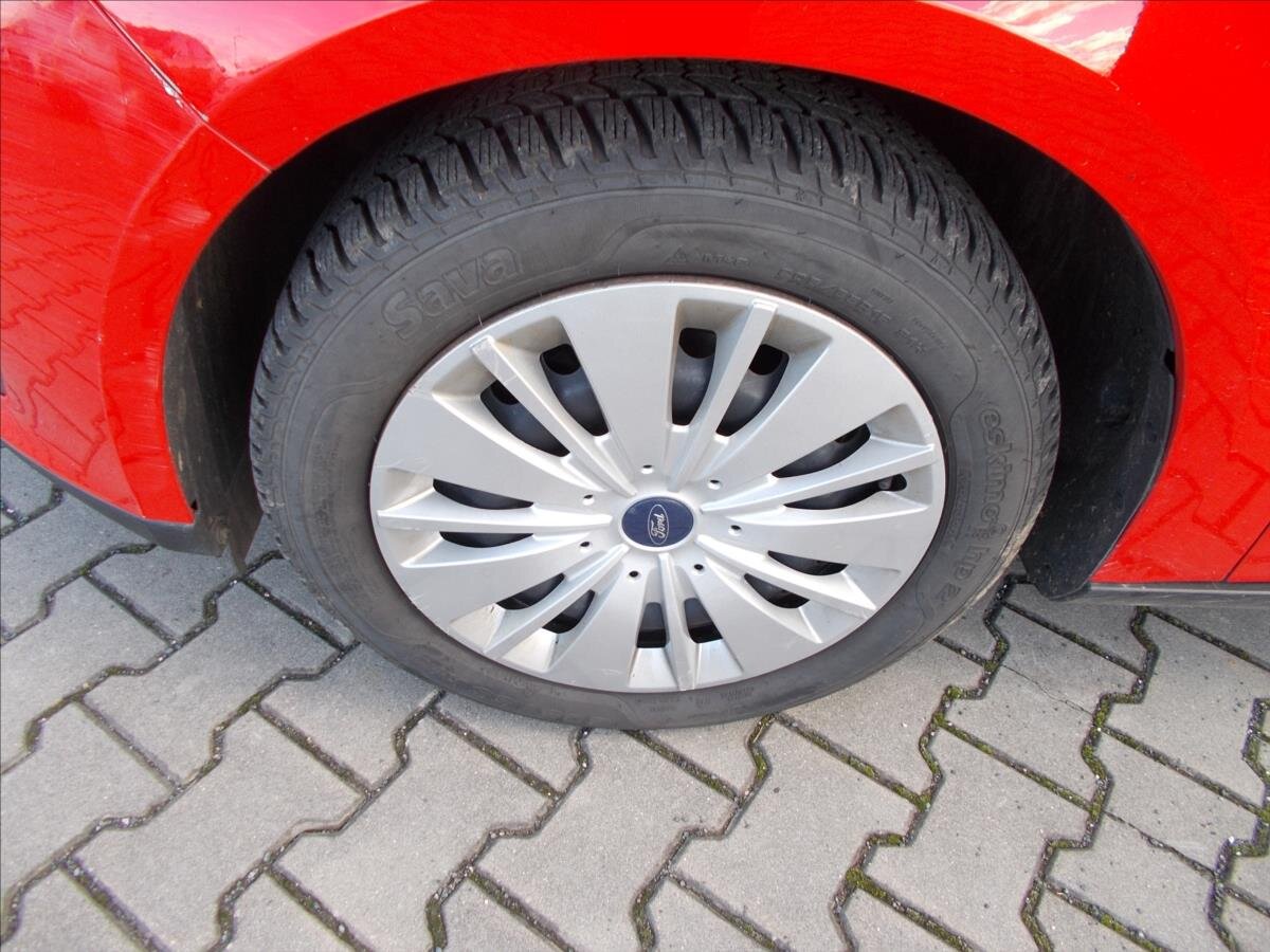 Ford Focus Kombi 999,0 74 kw