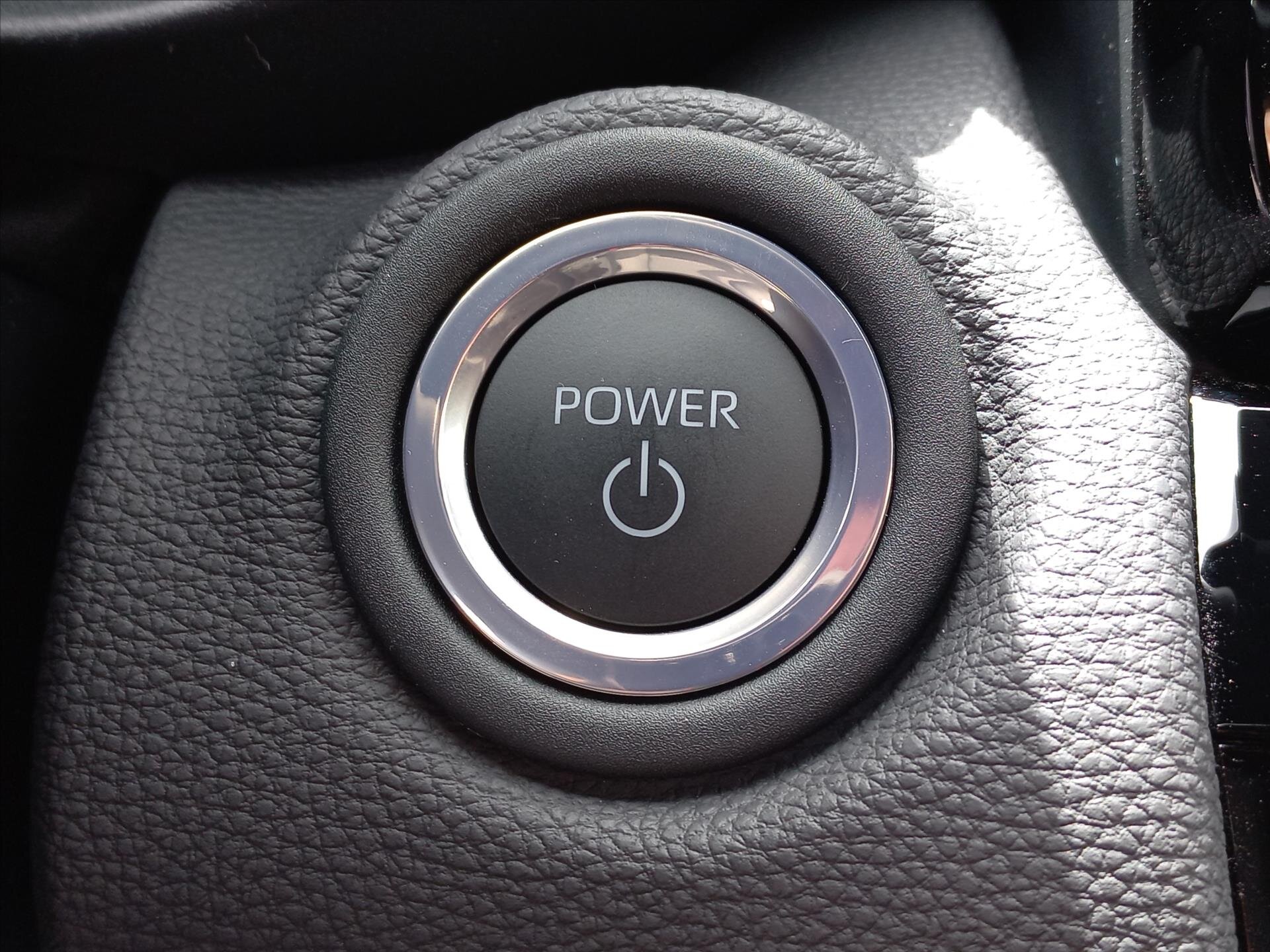 Toyota Yaris Cross CUV 1,5 l 68 kw