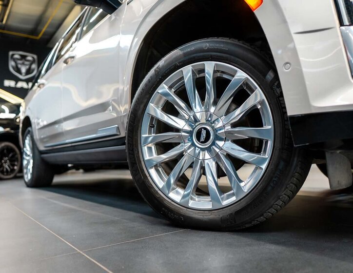 Cadillac Escalade 43