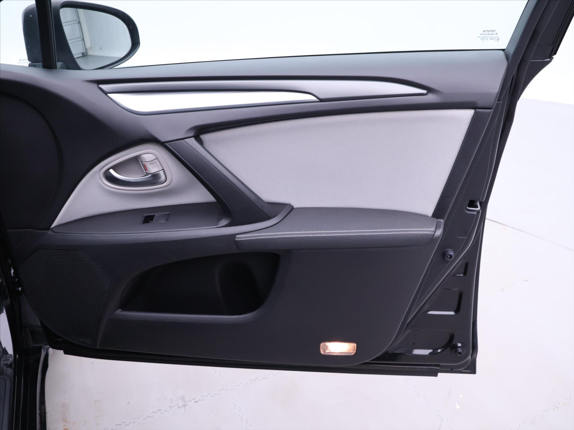 Toyota Avensis Kombi 2,0 l 105 kw