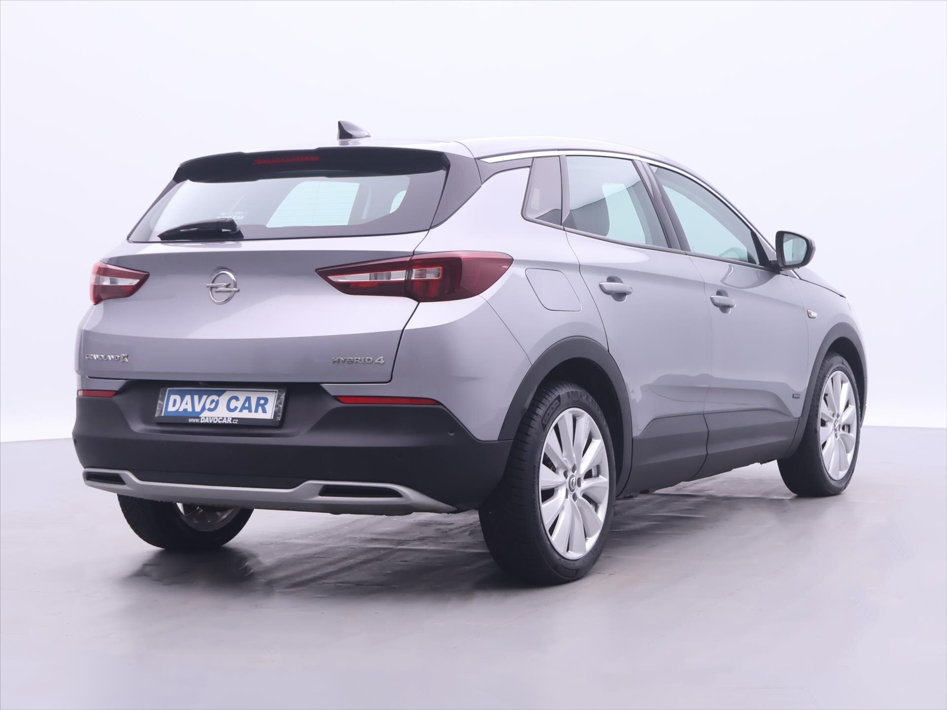 Opel Grandland X SUV / Terénní 1,6 l 147 kw