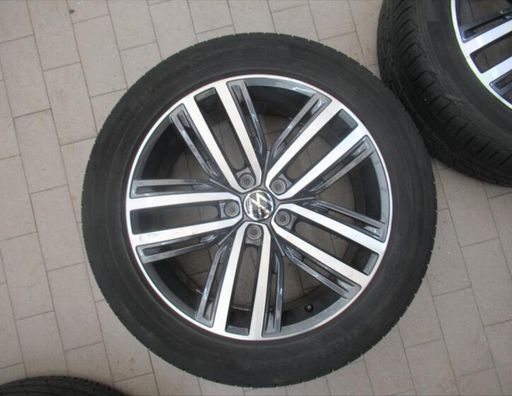 Volkswagen Tiguan Allspace SUV / Terénní 2,0 l 110 kw