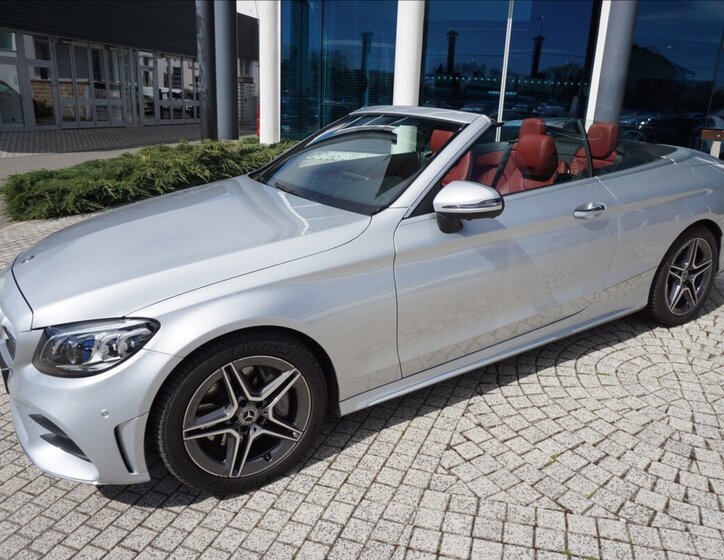 Mercedes-Benz Třídy C Kabriolet 2,0 l 190 kw
