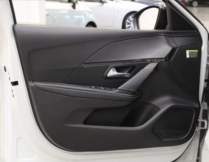 Peugeot 208 Hatchback 1,2 l 74 kw