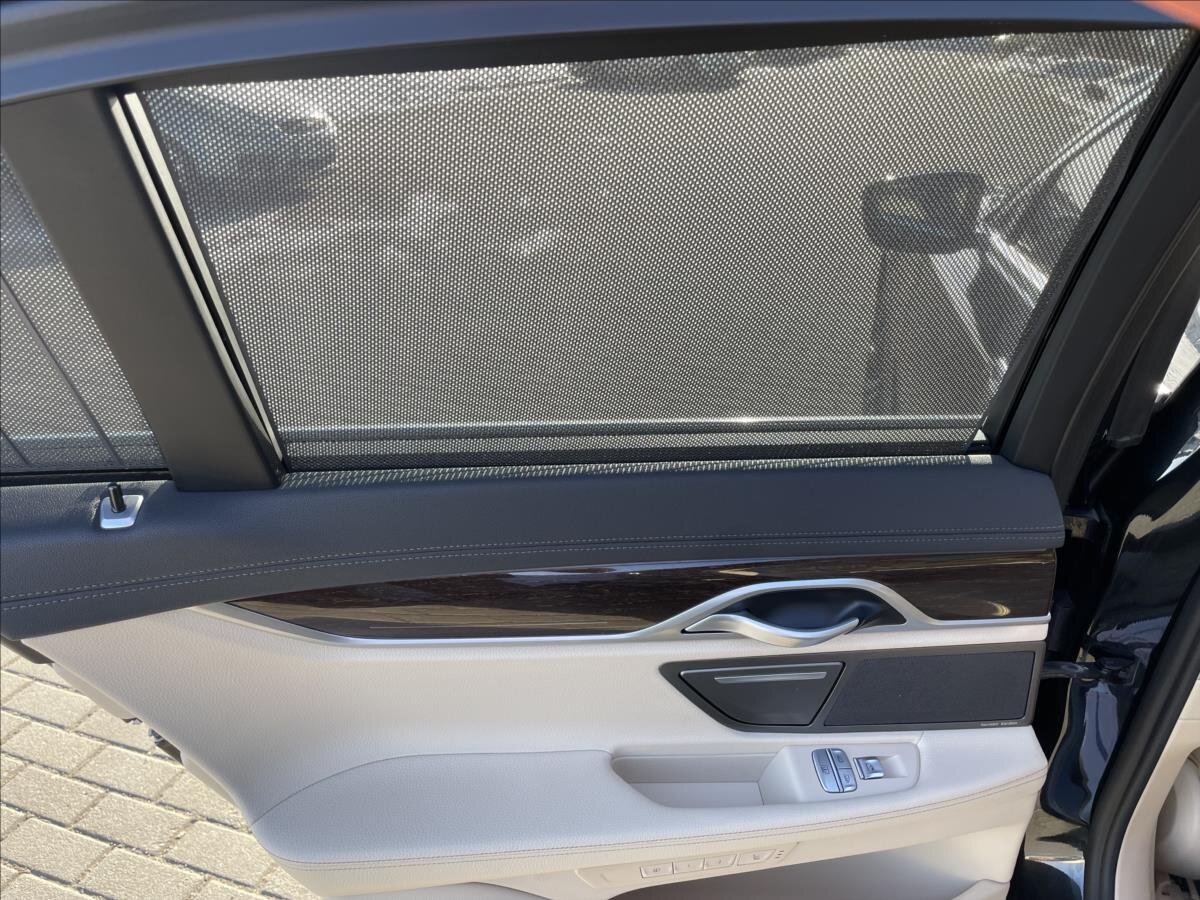 BMW Řada 7 Sedan 3,0 l 210 kw