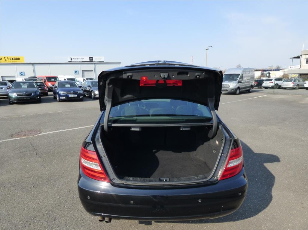 Mercedes-Benz Třídy C Sedan / Limuzína 2,1 l 88 kw
