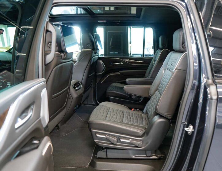 Cadillac Escalade 38