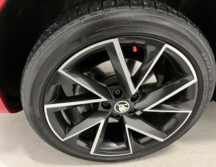 Škoda Karoq SUV / Terénní 2,0 l 140 kw