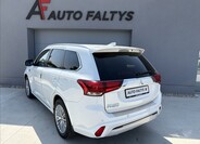 Mitsubishi Outlander 4