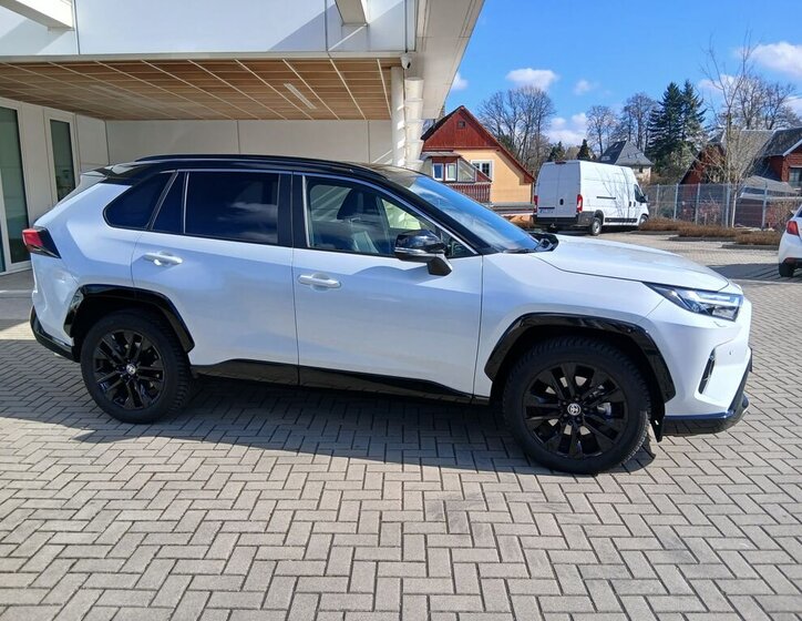 Toyota RAV4 SUV / Terénní 2,5 l 131 kw