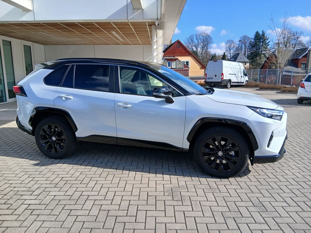 Toyota RAV4 SUV / Terénní 2,5 l 131 kw