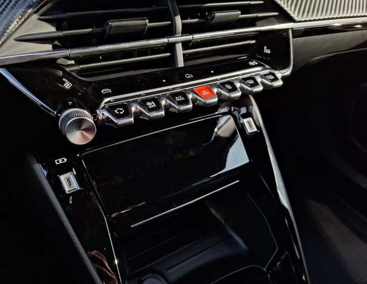 Peugeot 2008 SUV / Terénní 1,2 l 74 kw