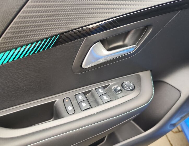 Peugeot 208 Hatchback 1,2 l 74 kw