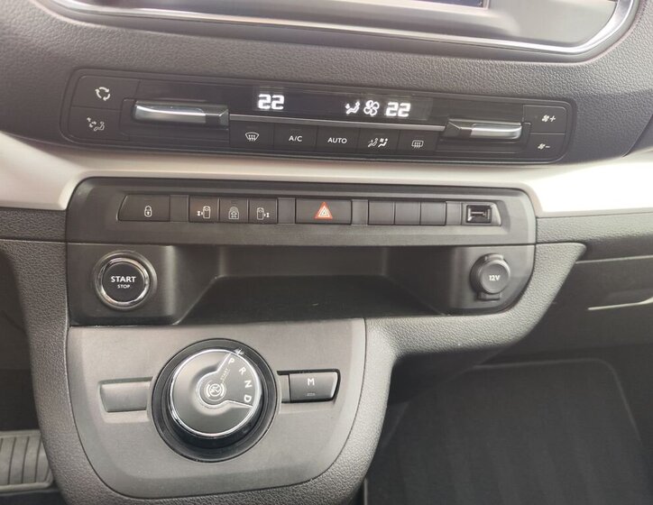 Peugeot Traveller 26