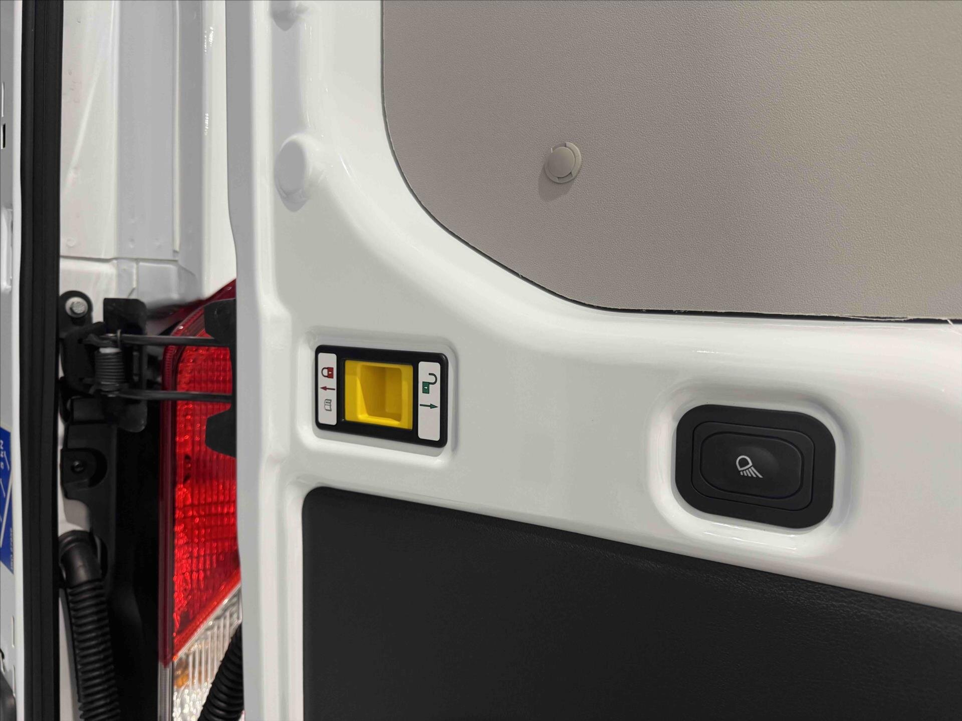 Ford Transit VAN / Minibus 2,0 l 121 kw