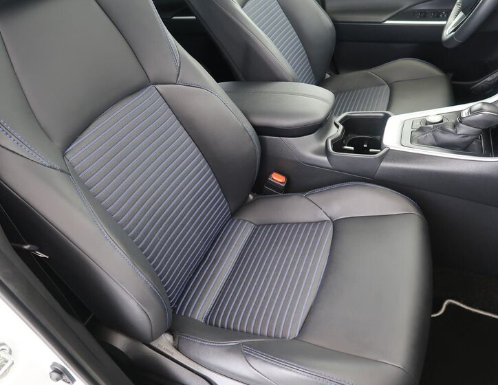 Toyota RAV4 SUV / Terénní 2,5 l 131 kw