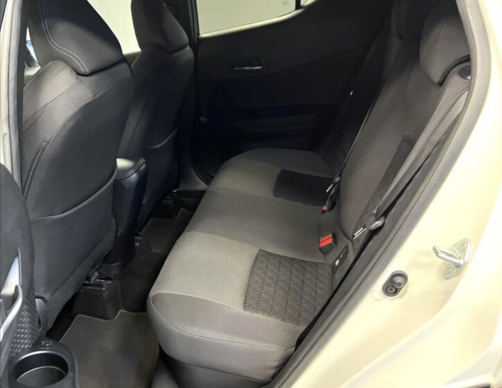 Toyota C-HR Hatchback 1,8 l 72 kw