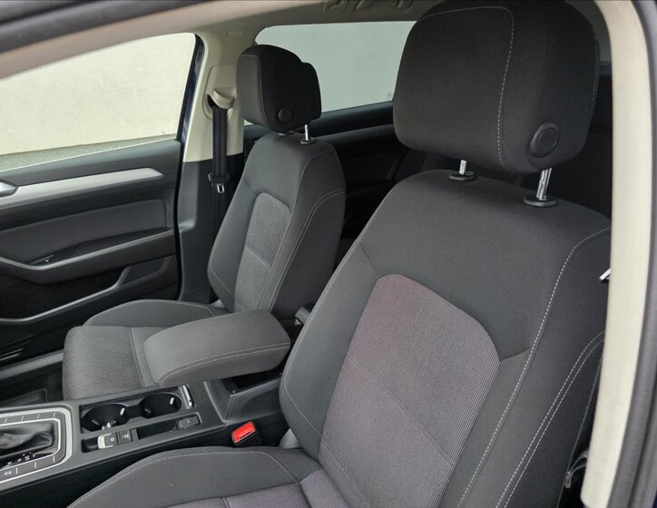 Volkswagen Passat 11