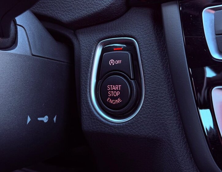 BMW M4 Kupé 3,0 l 317 kw