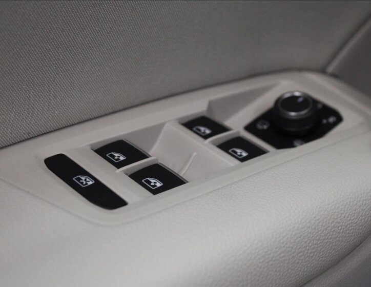 Volkswagen Touran Kombi 2,0 l 110 kw