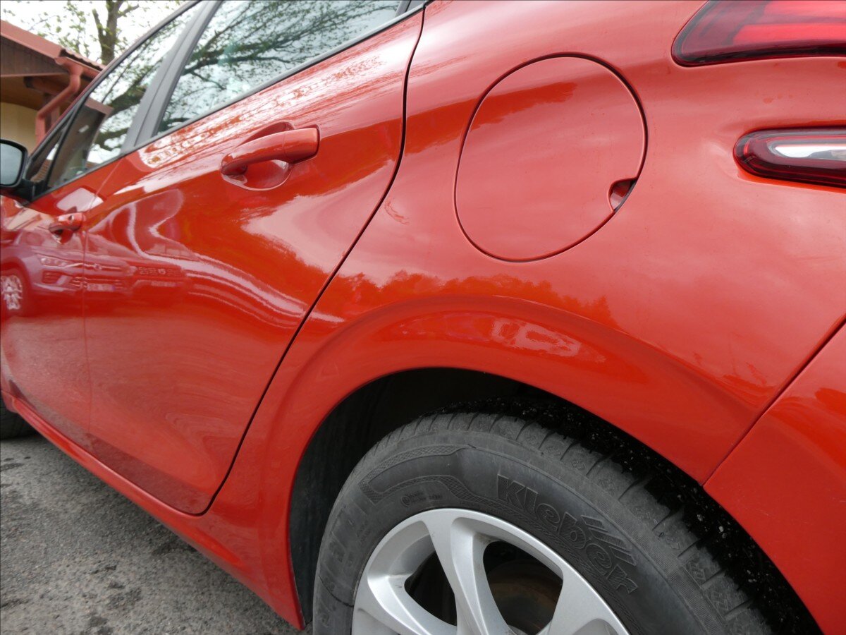Peugeot 208 Hatchback 1,2 l 61 kw