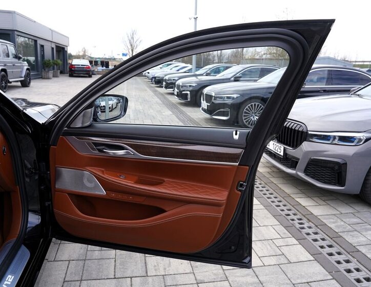 BMW Řada 7 Sedan / Limuzína 6,6 l 430 kw