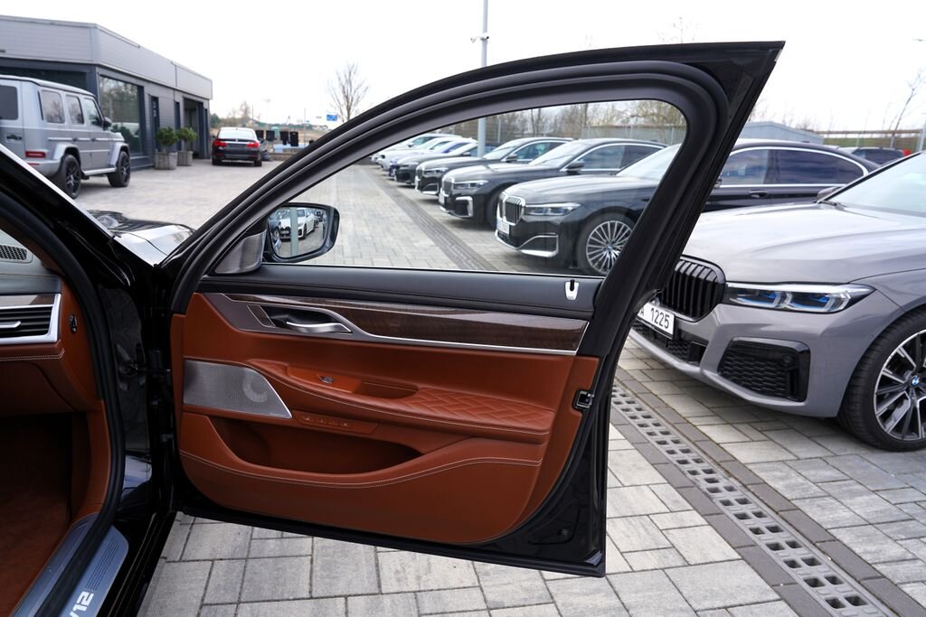 BMW Řada 7 Sedan / Limuzína 6,6 l 430 kw