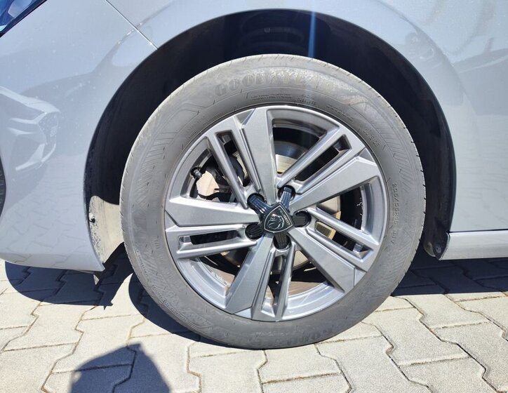 Peugeot 308 Kombi 1,2 l 96 kw