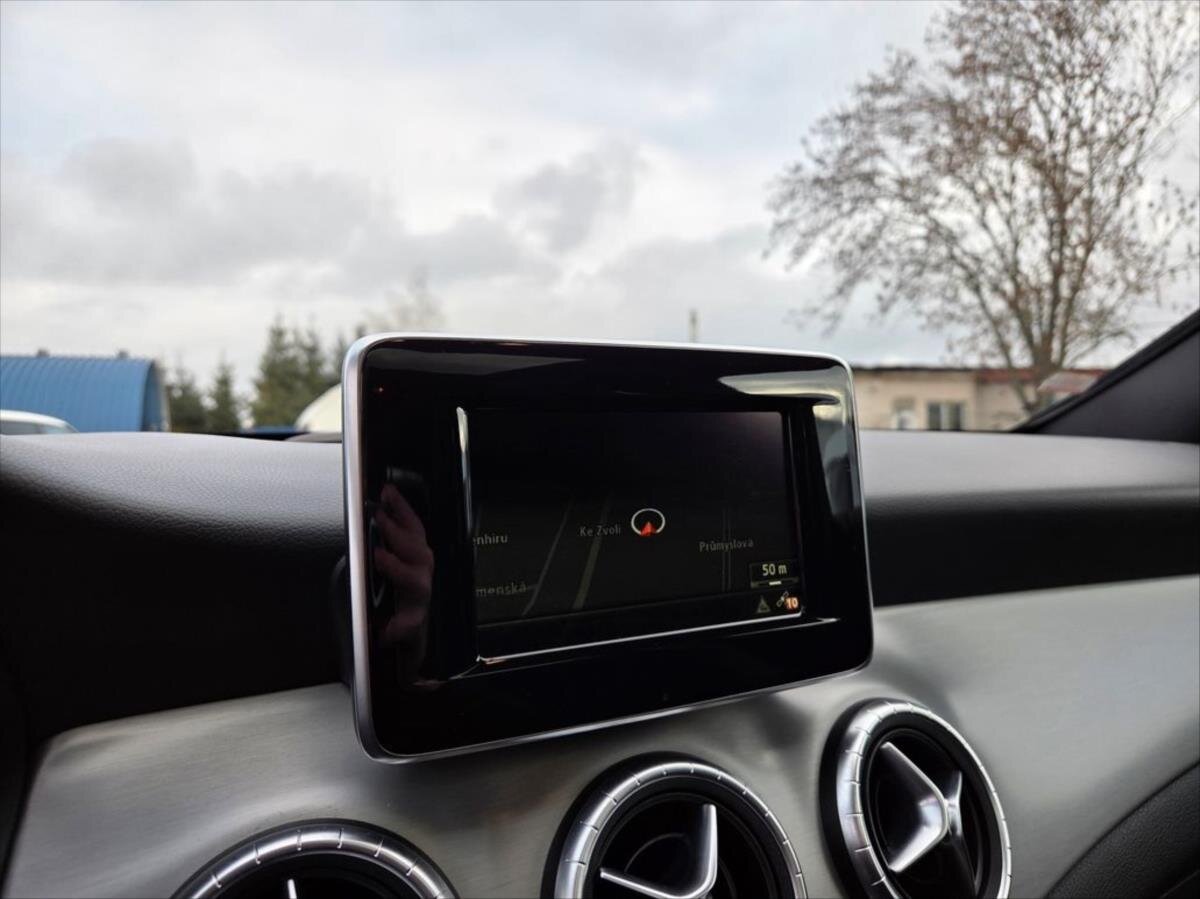 Mercedes-Benz CLA Sedan / Limuzína 1,8 l 100 kw