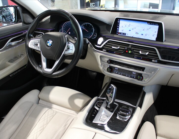 BMW Řada 7 14