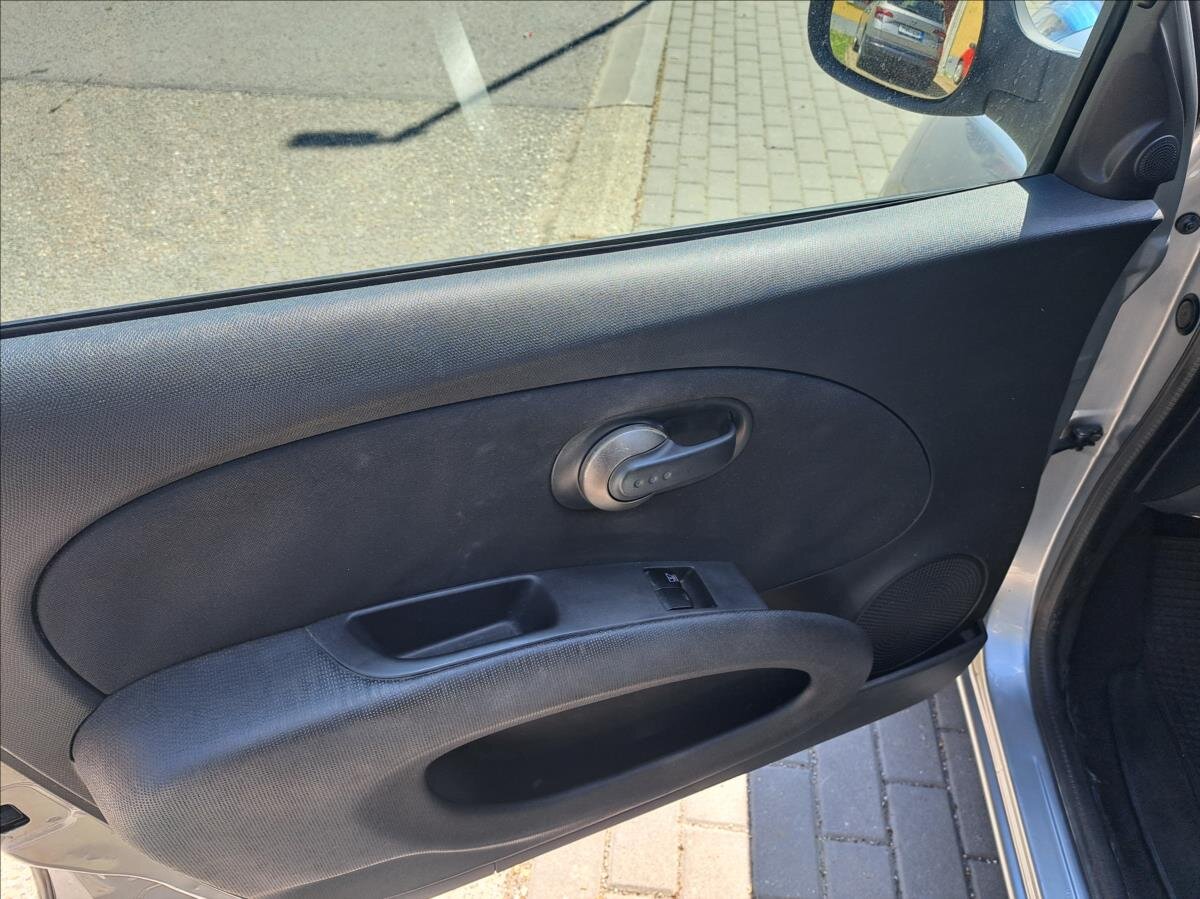 Nissan Micra Hatchback 1,2 l 48 kw