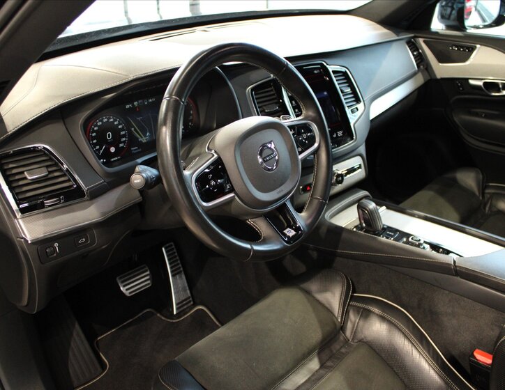 Volvo XC90 SUV / Terénní 2,0 l 173 kw