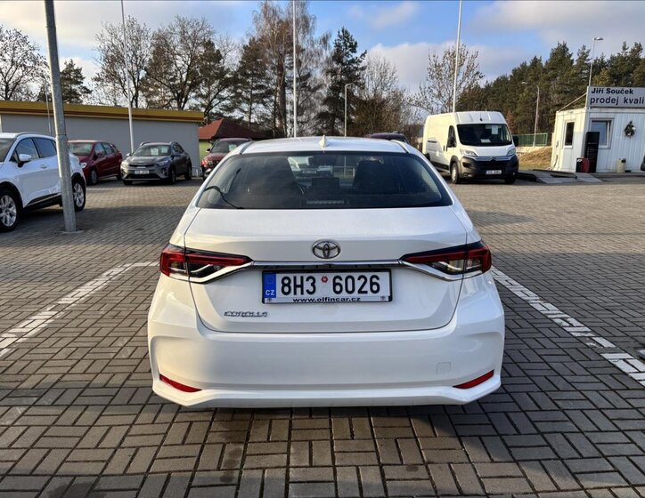 Toyota Corolla Sedan 1,5 l 92 kw
