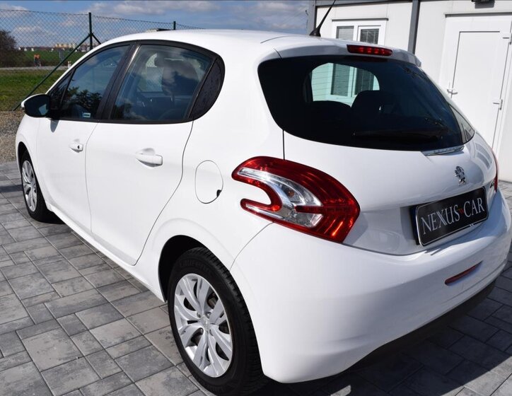Peugeot 208 Hatchback 1,4 l 50 kw