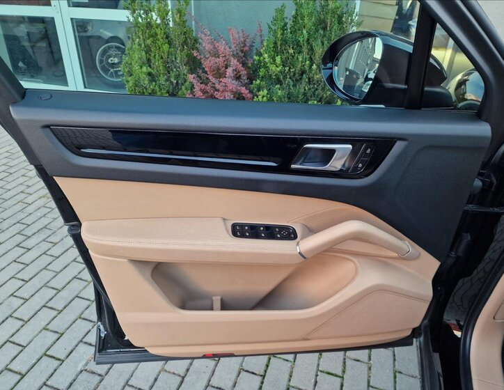 Porsche Cayenne SUV 3,0 l 250 kw