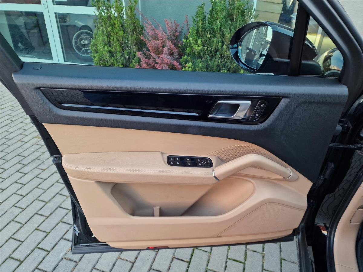 Porsche Cayenne SUV 3,0 l 250 kw
