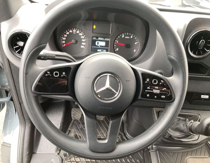 Mercedes-Benz Sprinter 19