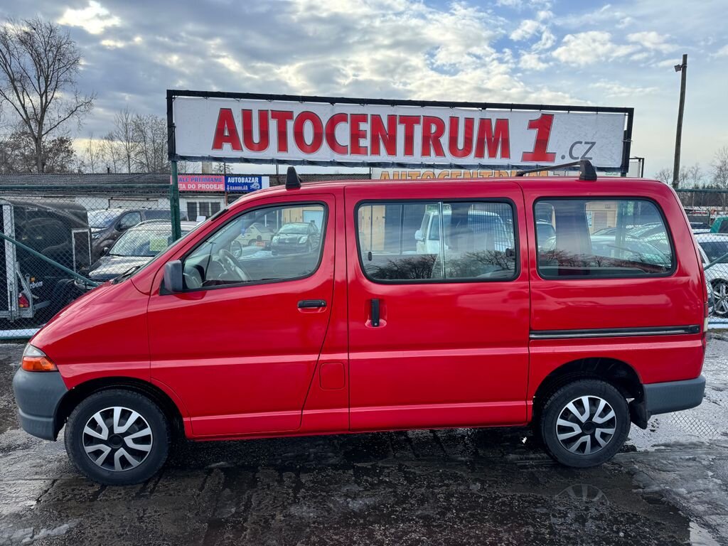 Toyota Hi-Ace Skříň 2,4 l 55 kw