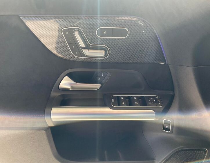 Mercedes-Benz GLA 10