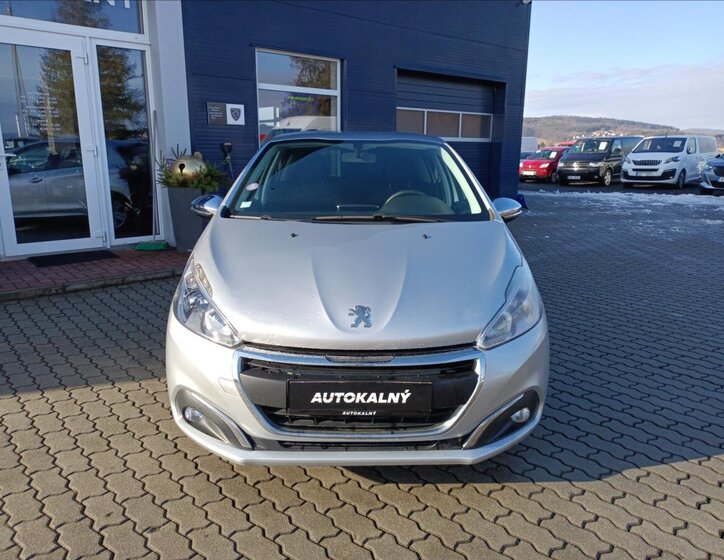 Peugeot 208 Hatchback 1,2 l 60 kw