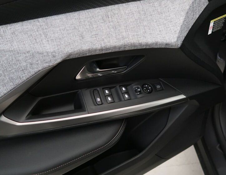 Peugeot 3008 SUV 1,2 l 100 kw