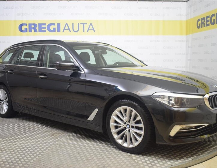 BMW Řada 5 Kombi 3,0 l 195 kw