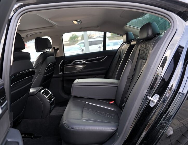 BMW Řada 7 Sedan / Limuzína 4,4 l 390 kw